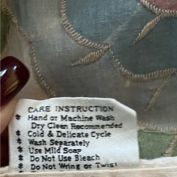 Vintage 1987 Queen Size Quilt and Two Matching Pillow Shams - Picture 3 of 9